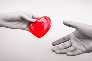 Avem cei mai puţini donatori de organe din Europa iar numărul lor este în scădere. Pacienţii fac apel la raţiune pentru românii a căror viaţă depide de transplantul de organe