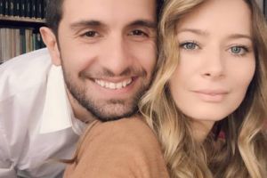 Prima poza cu burtica de gravida a Laurei Cosoi. E superba! Cum arata graviduta anului în costum de baie şi cât de mare este burtica: