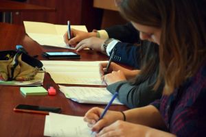 Liceenii suceveni pot câştiga o bursă de studiu în Anglia, în valoare de 100.000 de euro