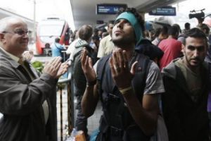 VIOLENȚE între un grup de germani şi unul de imigranţi! Cel puţin şase persoane au fost RĂNITE