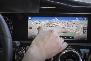 FOTO&VIDEO. Mercedes şi-a prezentat revoluţionarul sistem multimedia. Un sătmărean, în echipa de producţie!