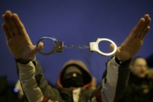 Poliţia dă exemple de postări ale celor care au dosare, în urma instigărilor de pe Facebook: 