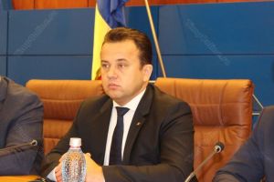 Ce problemă are ministrul Educaţiei Liviu Pop în legătură cu temele pentru acasă primite de elevi