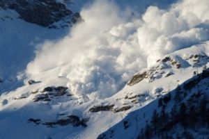 Căutările alpinistului prins de avalanşă în Bucegi, suspendate. Ce decizie au luat salvamontiştii