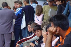 Statul oferă temporar locuri de muncă tinerilor dezavantajaţi, pentru a dobândi abilităţi şi experienţă pentru joburile din privat