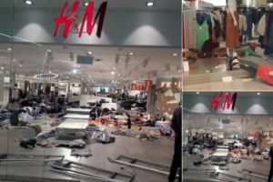 Scandal de rasism: Magazine H&M, devastate din cauza unei reclame