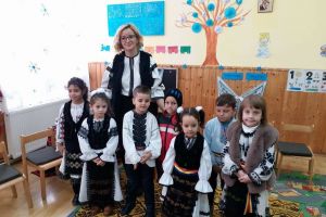 Mesajul unei educatoare dintr-un sat din Alba, care strânge jucării pentru preşcolari, a prins pe Facebook: Nu sunteţi obligaţi să citiţi; cei care vor să ajute, distribuiţi