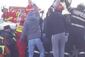 VIDEO: Accident cu un mort în Cipău. Intervenţia echipajelor de salvare