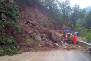 Transfăgărăşanul, blocat de stânci