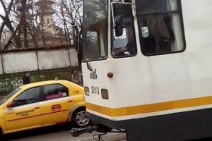 Un bărbat a murit, după ce a fost călcat de tramvai în Capitală
