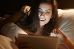 Femeile urmăresc filme pentru adulţi mai mult ca niciodată, arată statisticile! Iată ce caută pe site-urile de profil