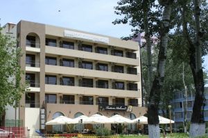 Familia Bujduveanu isi vinde hotelul din Mamaia. Terenul de sub Richmond a fost retrocedat in baza unei dispozitii de primar a lui Radu Mazare