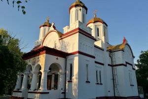 Bombardarea bisericii din Topraisar in timpul Sfintei Liturghii (galerie foto)