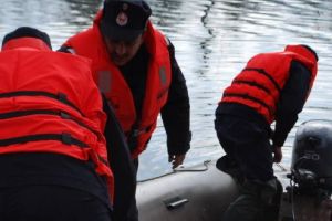 Bărbat dispărut de o lună. Familia crede că s-a înecat în râul Mureş. Poliţia şi pompierii încă nu l-au găsit