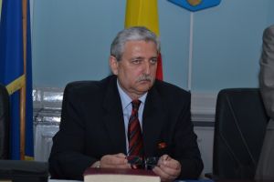 Domnule prim-ministru, nu la televizor se rezolvă problemele din administraţie