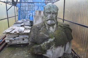 Amendă pentru bolovani: Primăria Oradea, pusă la plată pentru statuia lui Gojdu