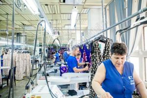 Cauţi un loc de muncă? Livas Clothing angajează personal cu sau fără calificare