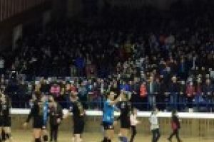 HC Dunarea Braila, ingenunchiata de campioana CSM Bucuresti / Antrenorul Dunarii Braila a fost trimis in tribune dupa ce le-a injurat golaneste pe arbitre