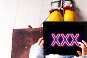 Zeci de jocuri cu reclama porno, destinate copiilor, au fost eliminate din Google Play