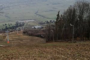 ”Pârtia de schi, o ruşine. Există însă şi bistriţeni fericiţi. De fapt, e numai unul”