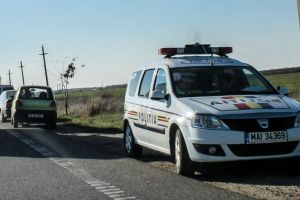 Un puştan a furat o maşină. Poliţia l-a prins în trafic