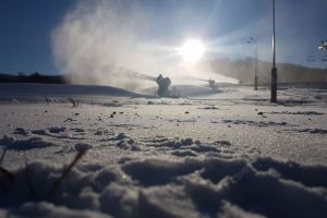 Tunurile de zăpadă merg din plin pe pârtia din Wonderland (FOTO-VIDEO)