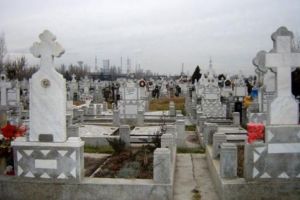 Sinucidere socanta in Prahova, la Filipestii de Padure! Un bărbat şi-a tăiat gâtul chiar lângă mormântul soacrei