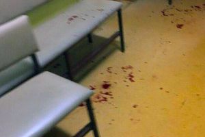 MĂCEL la o şcoală! O profesoară şi mai mulţi elevi au ajuns la SPITAL după ce au fost ÎNJUNGHIAȚI