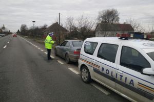 FOTO. Sute de sancţiuni şi zeci de permise reţinute. Poliţiştii rutieri au făcut ravagii pe şosele
