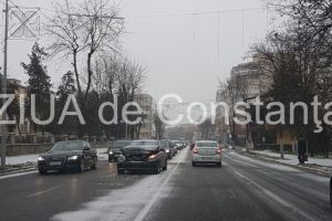 Imagini de la eveniment. Accident rutier in lant pe bulevardul Tomis din Constanta. Trei masini implicate