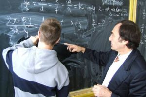 Noutăţi în învăţământ. Profesorii nu mai au voie să-i ameninţe pe elevi cu note mici