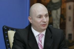 Codrin Ștefănescu dă semnalul la sosirea la sediul PSD: 'Suntem toţi cu nervii la pământ' (VIDEO)