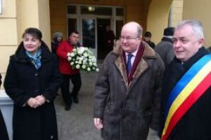 ​ Ambasadorul Marii Britanii a recitat “Lacul”, de Mihai Eminescu, langa Ipotesti, de Ziua Culturii Nationale