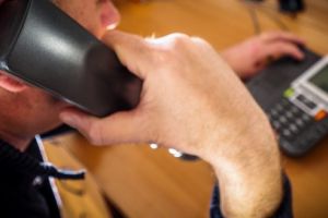 Pensionară vigilentă. O femeie de 76 de ani a dejucat planurile escrocilor. Metoda „accidentul”, mai puţine roade