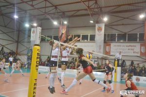 FOTO, Penicilina Iaşi – Volei Alba Blaj 0-3, în Sala „Timotei Cipariu” | Antrenament cu public în compania „lanternei roşii”