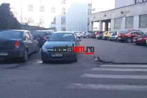 FOTO. Cea mai tare parcare din Satu Mare. Nico şi-a lăsat maşina unde a vrut
