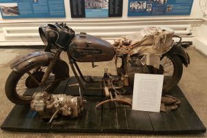 La Penitenciarul Aiud, în anii ‘50, trei deţinuţi au fabricat, cu mijloace proprii, de la ”zero” o motocicletă cu un motor ce a mers cu 8.000 de ture pe minut