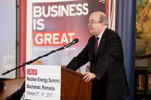 Ambasadorul britanic Paul Brummel, langa ”Lacul” lui Mihai Eminescu, de Ziua Culturii