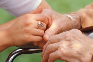 Asistenţii sociali, în pericol să ajungă cazuri sociale. Sătmărenii, îndemnaţi să dea o mână de ajutor