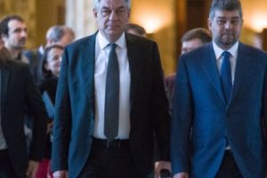 PSD îşi bate joc de guvernare: Încă un PREMIER social-democrat părăseşte Palatul Victoria