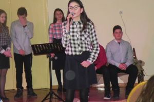 FOTO: Recital de poezie eminesciană, la Casa de Cultură din Cugir