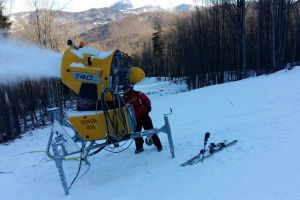 Pregătiri pentru deschiderea pârtiei de la Luna Șes. Anunţul salvamontiştilor