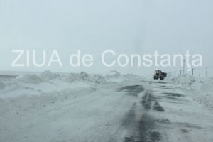 Trafic in conditii de iarna pe toate drumurile din judetul Tulcea. Cum isi desfasoara activitatea scolile din judet