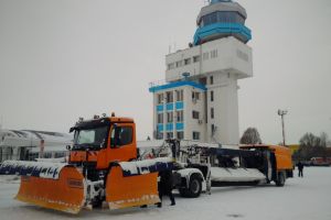 Aeroportul International Mihail Kogalniceanu este deschis operarii aeronavelor in conditii de iarna (galerie foto)
