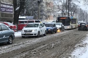 Prima zăpadă serioasă pune probleme Primăriei