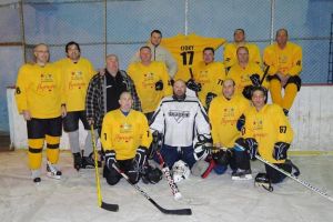 Cinci echipe de old-boys se întâlnesc pe gheaţă la Suceava, la prima ediţie a cupei ...