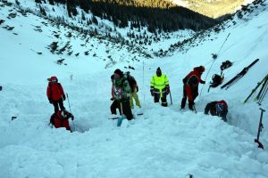 Câteva ore de căutări pe un ger de -26 de grade pentru a dezgropa un schi al lui Nathy Josse