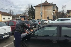 Actiune pentru prevenirea furtului din autoturisme desfasurata de politisti, la Timisoara