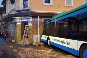 Aproape 50 de VICTIME! Acesta este bilanţul unui ACCIDENT ÎNFIORĂTOR în care a fost implicat un AUTOBUZ
