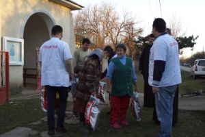 Nuci. Familiile nevoiaşe au primit alimente de la voluntarii Paraclisului Catedralei Naţionale